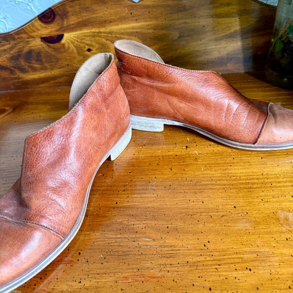 Free People Brown Leather Slip On Loafers Size 8 Distressed Boho Flats Pointed - Picture 4 of 6